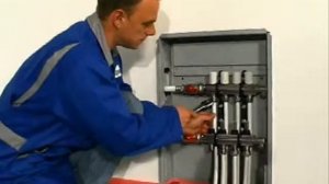 Монтаж водяного теплого пола:крепление степлером