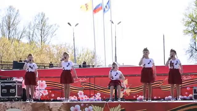 Ансамбль "Весёлые нотки" - "У солдата выходной" смотреть онлайн