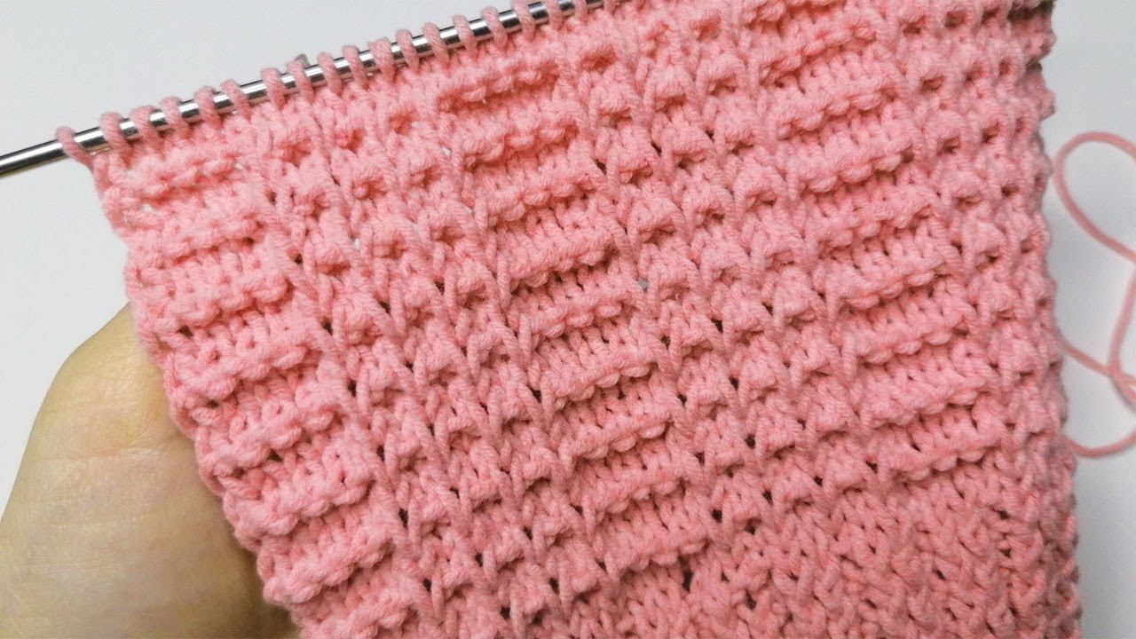 Универсальный узор спицами из лицевых и изнаночных петель Простой узор для начинающих смотреть онлайн