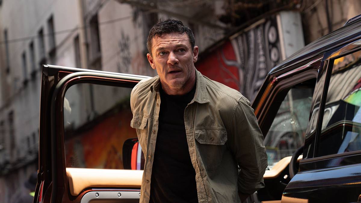 Агент на уикенд - Русский трейлер (2024) смотреть онлайн