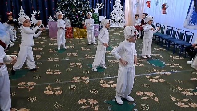 Новогодние танцы " ЗАЙЧИКИ " смотреть онлайн