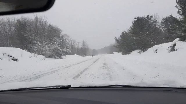 Дороги в снегопад в Канаде. смотреть онлайн