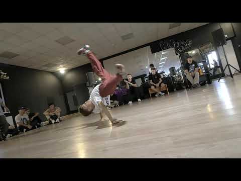 Брейкданс батл ↔ Дети 10-13 лет ↔ Megatron Meg ↔ 1'2 ↔ WHO IS WIN #whoiswin #bmvideo смотреть онлайн