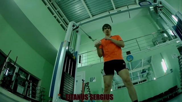 Смотреть | Фильмы | Спортивная тренировка с разными физическими упражнениями в тренажерном зале смотреть онлайн