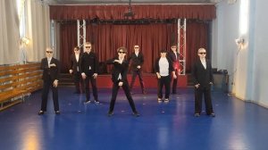 Танец агентов.