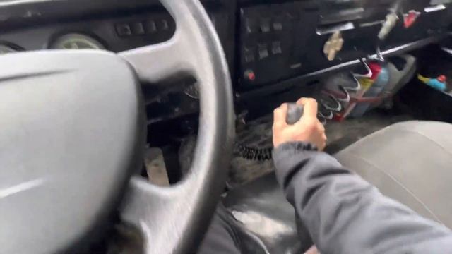 ПЕРЕКЛЮЧЕНИЕ КПП на КАМАЗе 55111. КАК ПОДНЯТЬ КУЗОВ НА САМОСВАЛЕ КАМАЗ 55111? Видео для начинающих смотреть онлайн