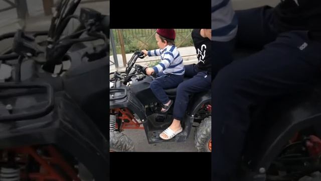 Хасбик на квадрике по городу катается смотреть онлайн