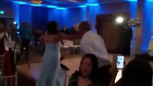 Танец невесты прикол смотреть онлайн