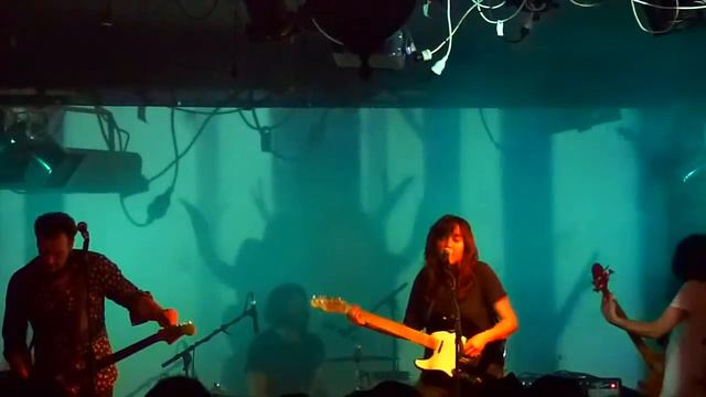 Courtney Barnett – Live – Avant Gardener смотреть онлайн