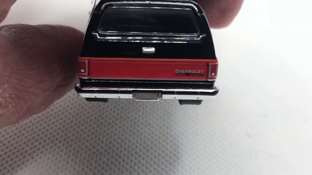 1990 Chevy Suburban by greenlight. смотреть онлайн