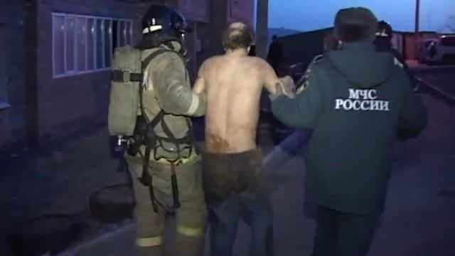 Суровые морозы заставили бомжей устроить пожар в жилом доме