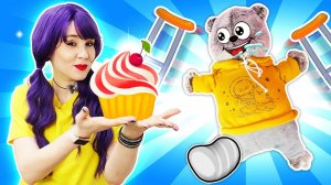 Кот Дымок повредил ногу – Видео для детей про игрушки и игры в доктора