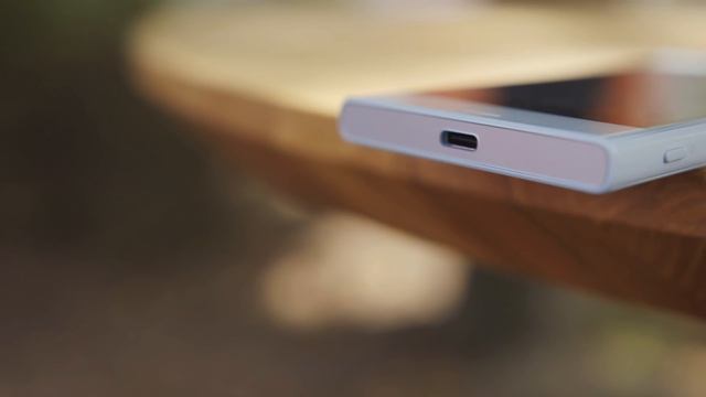 Предварительный обзор Xperia XCompact смотреть онлайн