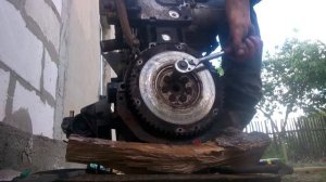 как открутить болты маховика