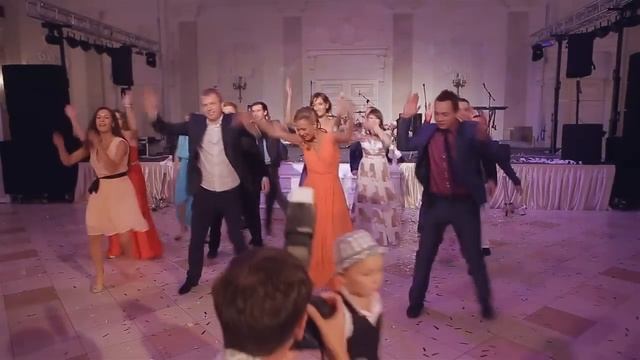 Танцевальный подарок на свадьбу от друзей. Свадебный Флешмоб. смотреть онлайн