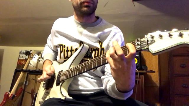 Riffs with the Limited Edition Hellraiser Avenger смотреть онлайн