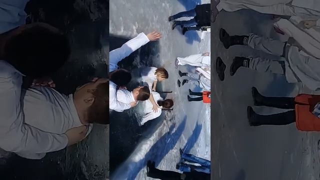 Крещение в г. Большой камень церковь " Дом Жизни" смотреть онлайн