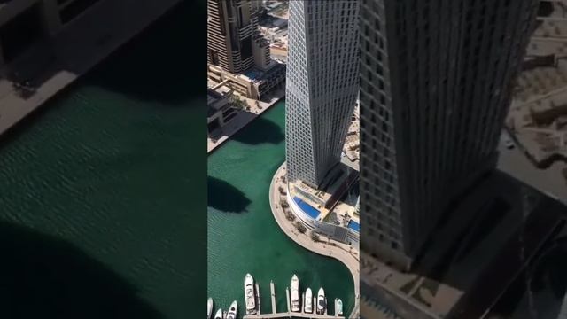 The world's tallest twisting tower - Cayan Tower in Dubai смотреть онлайн