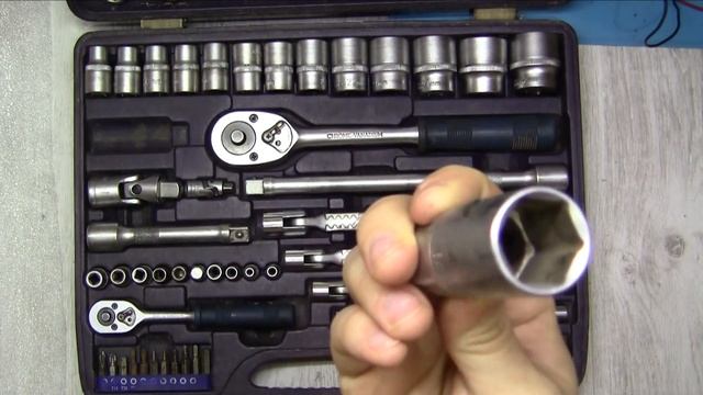 Набор инструментов для авто в чемодане: обзор + Вопрос зрителям: кто узнает фирму этого набора? смотреть онлайн