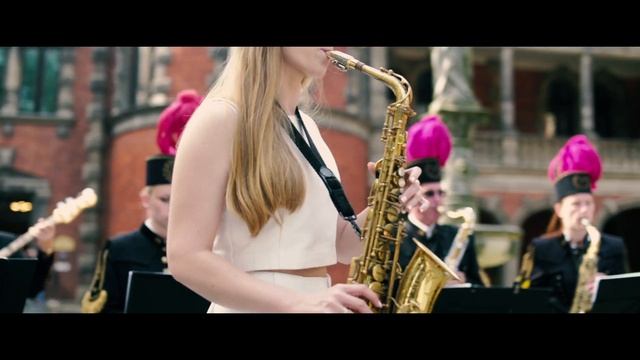 Benny Hill Theme - Yackety Sax - Music Boots Randolph смотреть онлайн