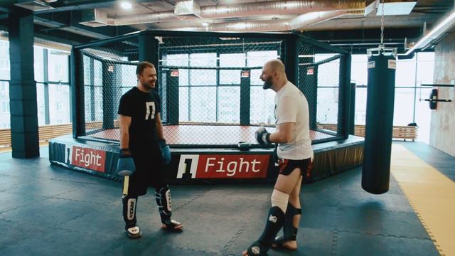 Константин Лысенко - руководитель студии "Первый Fight". Видео-урок "Как пробить по печени" 1 часть смотреть онлайн