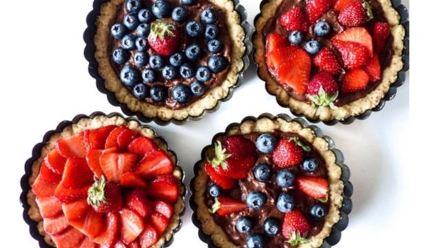 Как приготовить и Как украсить пирог с ягодами смотреть онлайн