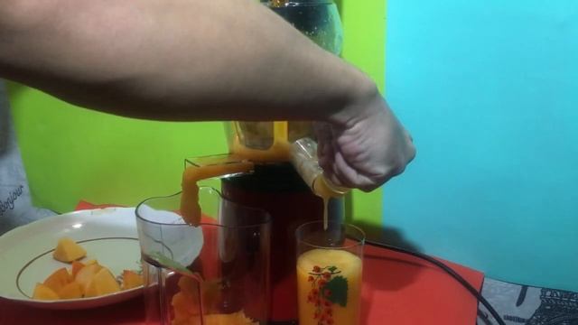 Давим Сок из Хурмы. Соковыжималка эксперемент начался смотреть онлайн