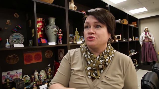 ПОЧЕМУ ЖУРНАЛИСТЫ ЗАДАЮТ ВОПРОСЫ НЕВПОПАД И КАКИЕ КНИГИ ЧИТАЮТ НЕ ЗАПОЕМ смотреть онлайн