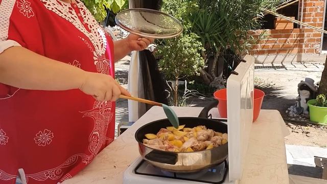 какой невозмутимый юмор у моего мужа,готовлю крылышки с картошкой, кормить надо смотреть онлайн