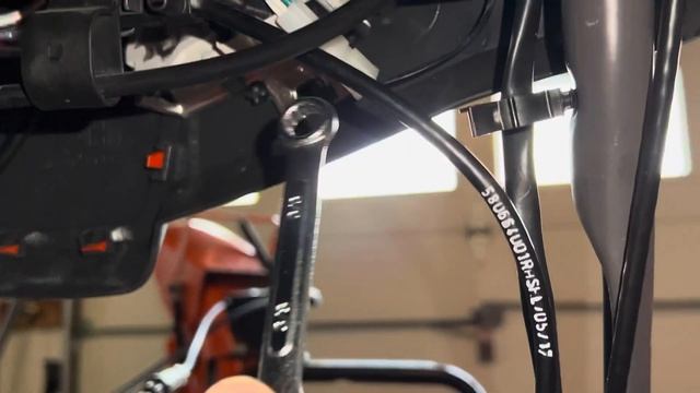 Husqvarna Snow Blower ST224 Speed Control Cable Repair смотреть онлайн