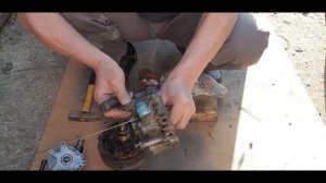 Ремонт генератора. Hyundai Terracan (хёндай терракан)  Как поменять щётки на генераторе.