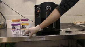 Чистка от кофейных масел кофемашины JURA IMPRESSA C5