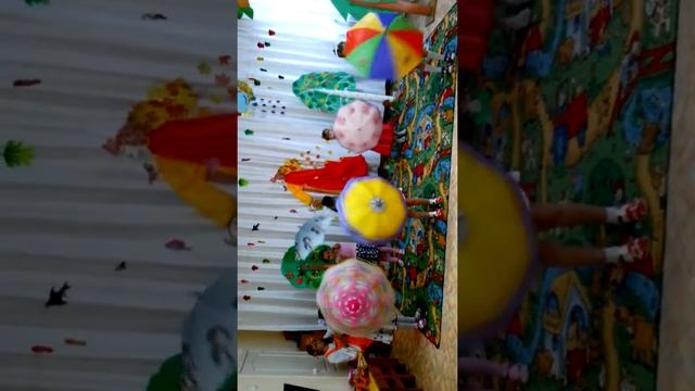 праздник осени #танец с зонтиками# смотреть онлайн