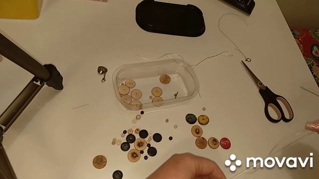 Переделка бус. Перенанизываем браслет из кокосовых дисков и деревянных бусин. смотреть онлайн