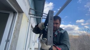 Остекление балкона в Хрущевке с крышей.