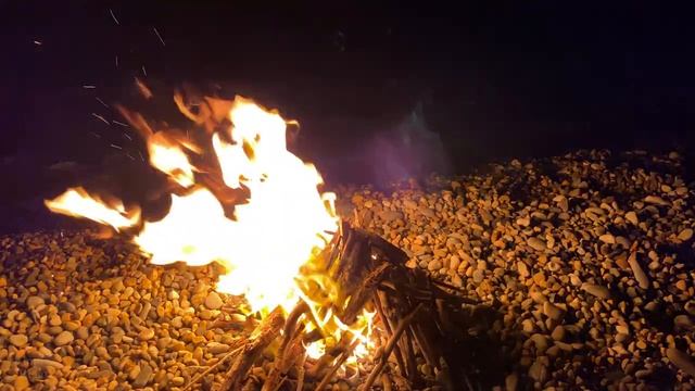 Звуки Ночи на берегу Черного Моря: Сверчки, Шум Волн и Треск Костра. смотреть онлайн