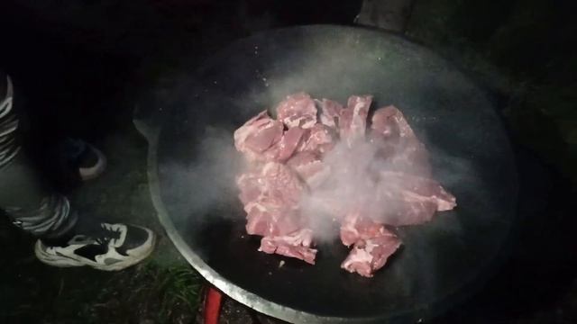ОБЖИГ И ГОТОВКА В НОВОМ САДЖЕ! Как приготовить мясо с овощами в садже | смотреть онлайн