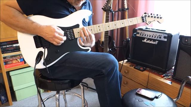 Charvel SoCal , Marshall MG 15 Cfx