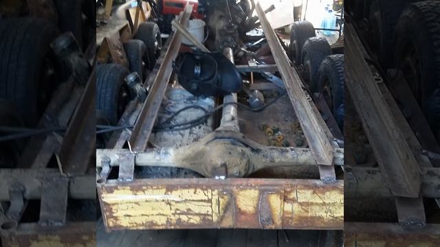 Самодельный гусеничный вездеход.