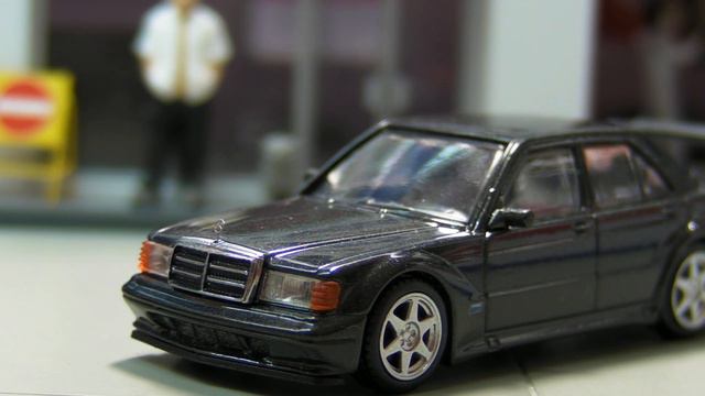 Mini GT Mercedes-Benz 190E EVO II 開箱 смотреть онлайн