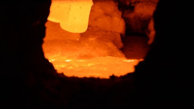 Кипящий металл. Литейный цех завода «Амурлитмаш», г. Комсомольск-на-Амуре, 27.04.2016 г. смотреть онлайн