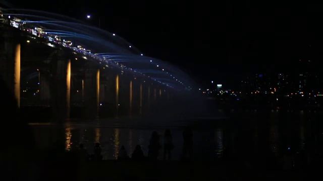 Banpo Bridge Rainbow Fountain (반포대교 달빛무지개분수) - Seoul смотреть онлайн