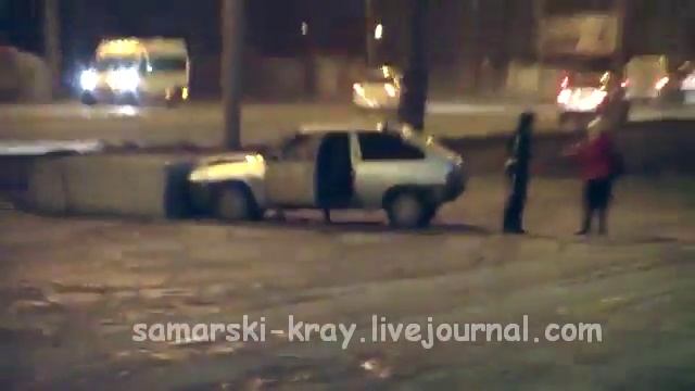 Врезался в бетонный блок смотреть онлайн