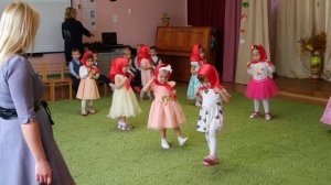 Танец Ягодки-Рябинки в первой младшей группе