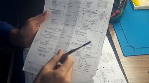 при включении зажигания, постоянно работает бензонасос?