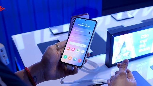 Trên tay Galaxy A54 - thiết kế như S23, chip Exynos 1380 mới ??? смотреть онлайн