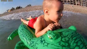 Купаемся в море на Крокодиле Swimming, Crocodile
