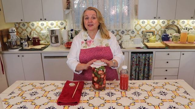 How to Make Fruit Scrap Vinegar Using Strawberry Tops смотреть онлайн