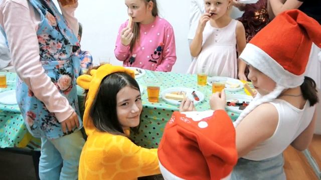 Новогодняя Елка «Тэ-Кари» [Part.1] смотреть онлайн