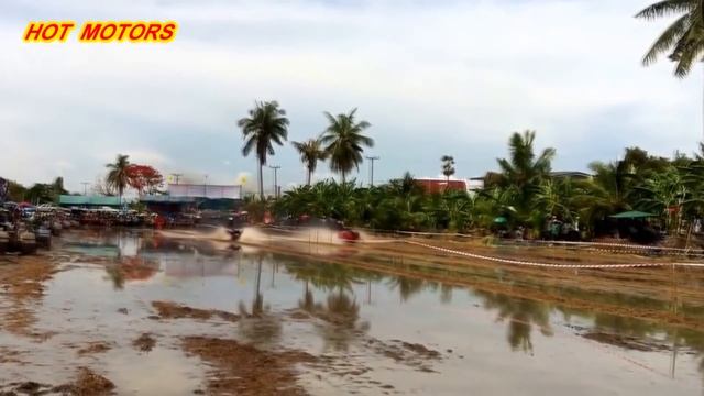 Гонки на плугах – развлечение фермеров в Таиланде смотреть онлайн